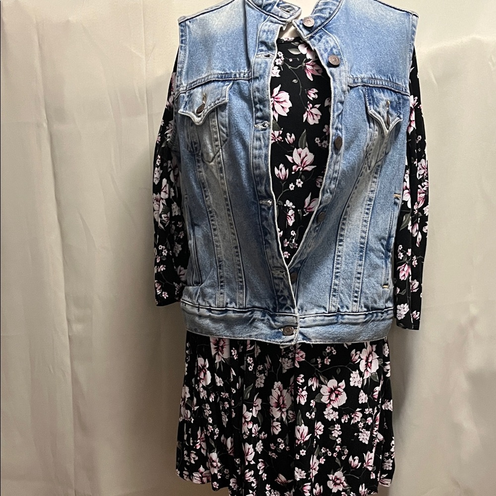 Levi's Signature sleeveless Denim Jacket